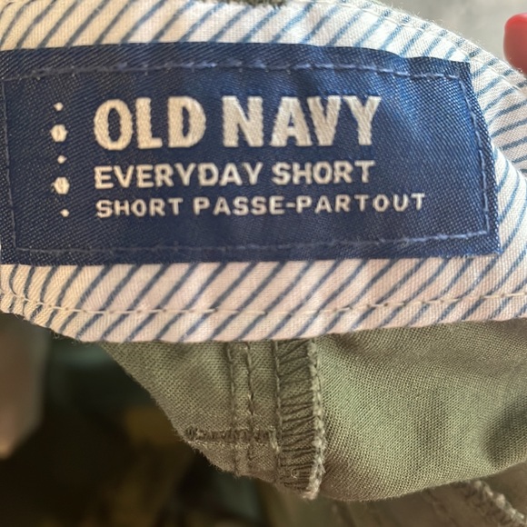 Old Navy Everyday Shorts in Green, women’s size 8. - Picture 4 of 5